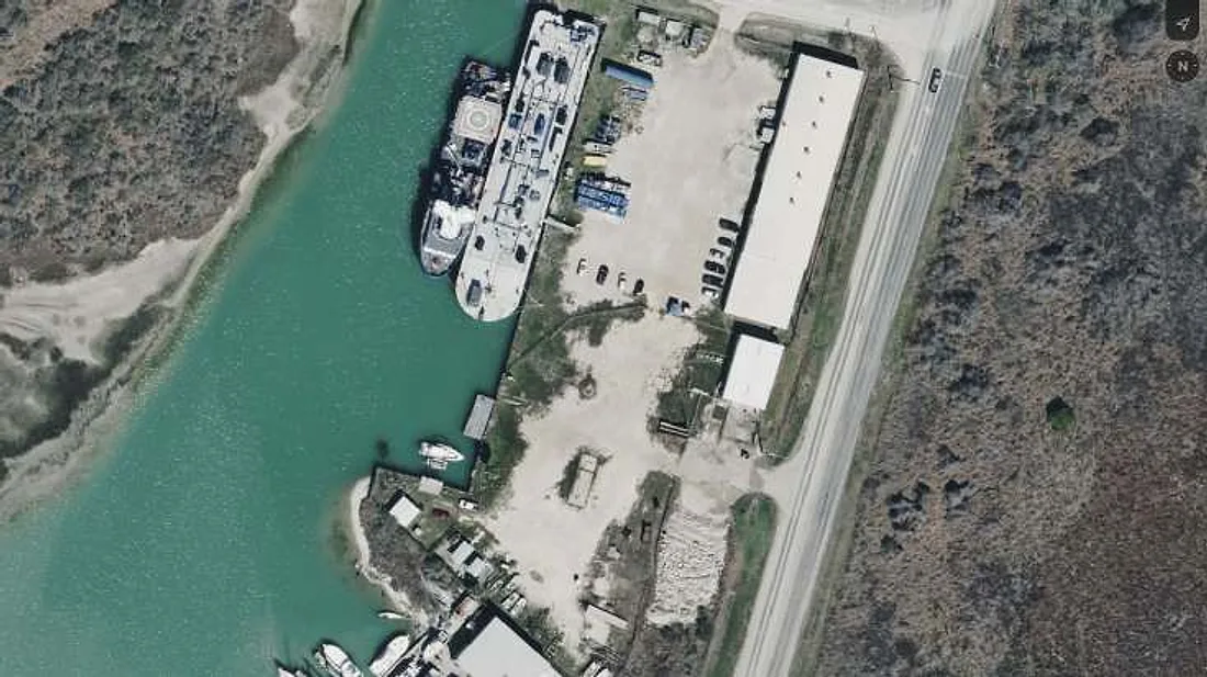 Berry Dock from above: vessels alongside, warehouse and yard